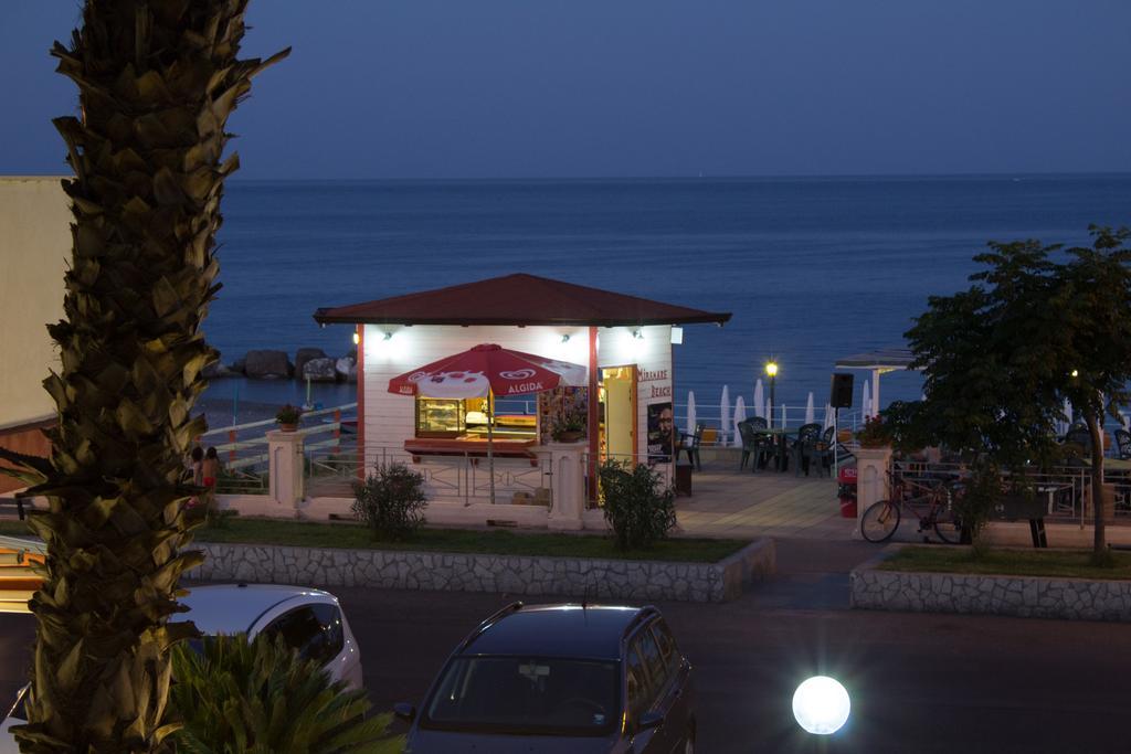 Hotel Miramare Ciro Marina Exterior photo