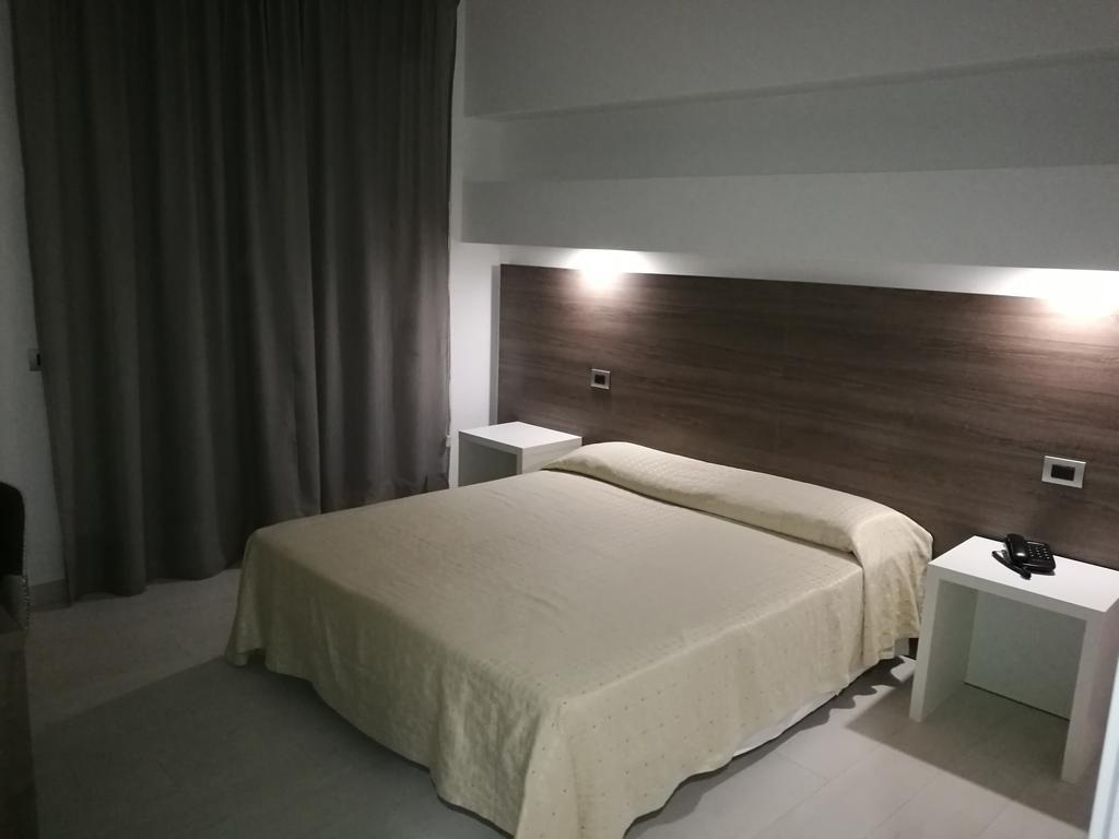 Hotel Miramare Ciro Marina Exterior photo